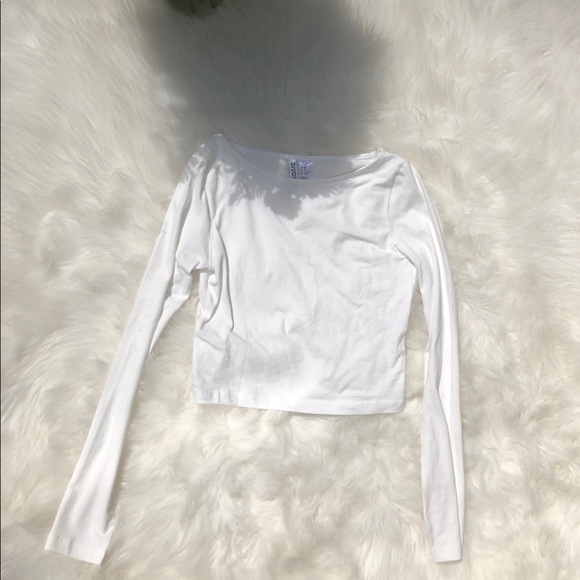 H&M Tops - H&M LONG SLEEVE CROP TOP